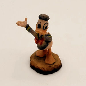 ANRI Wooden Disney Donald Duck Holding Flower 1 3/4"